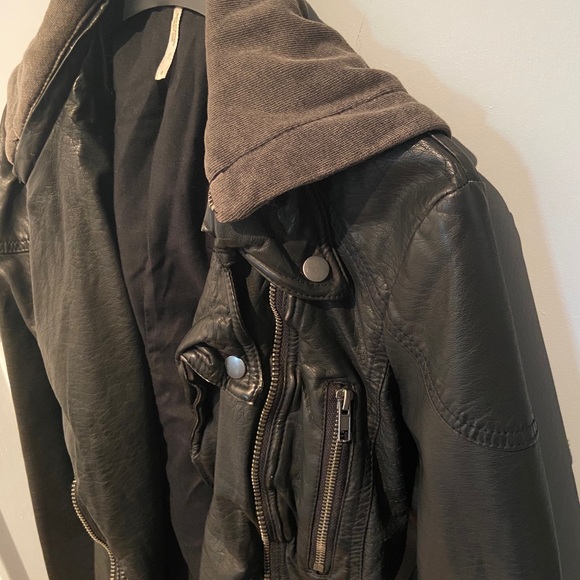 Casual Vegan Leather Jacket with Hoodie - Picture 3 of 3